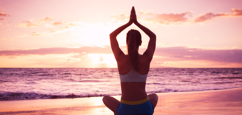 Yoga_beach_795x380_212255680